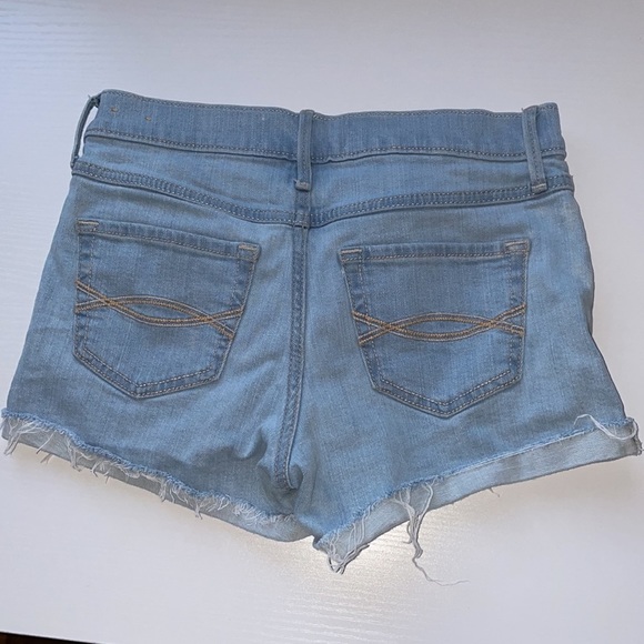 Abercrombie kids light wash distressed jean shortie short - Picture 3 of 3